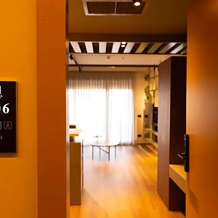 Si Aparthotel 4*