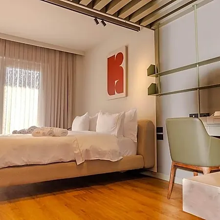 Si Aparthotel 4*